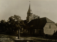 Kirche mit Pfarrhaus